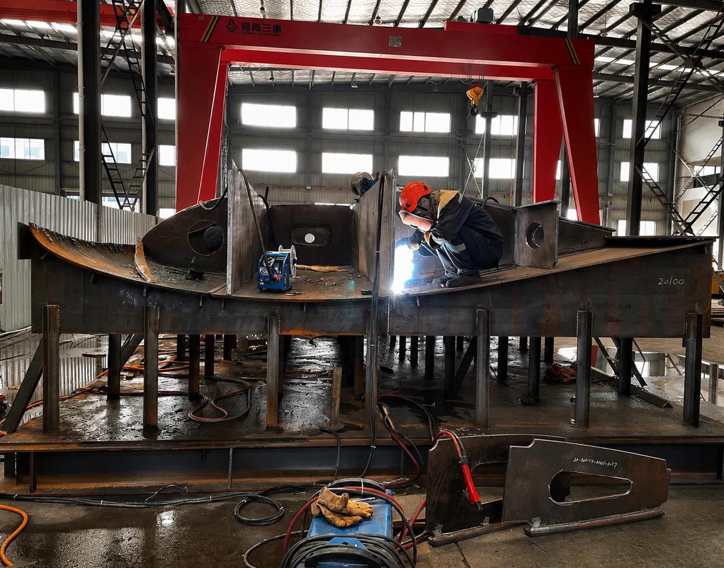 Welder assembling a rudder blade in the production hall